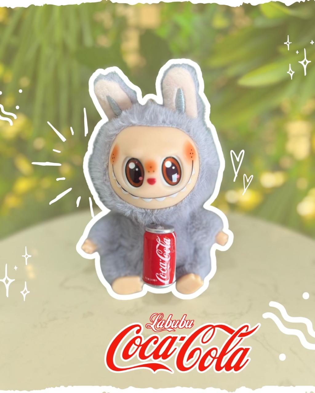 LABUBU COCA-COLA - COLOR - COCACOLA: BEIGE-LATA